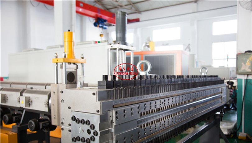 pp hollow sheet machine