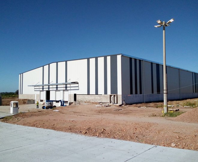 Armazém em estrutura de aço