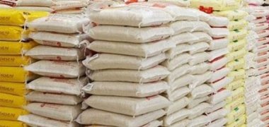 What are the three common characteristics of plastic woven bags