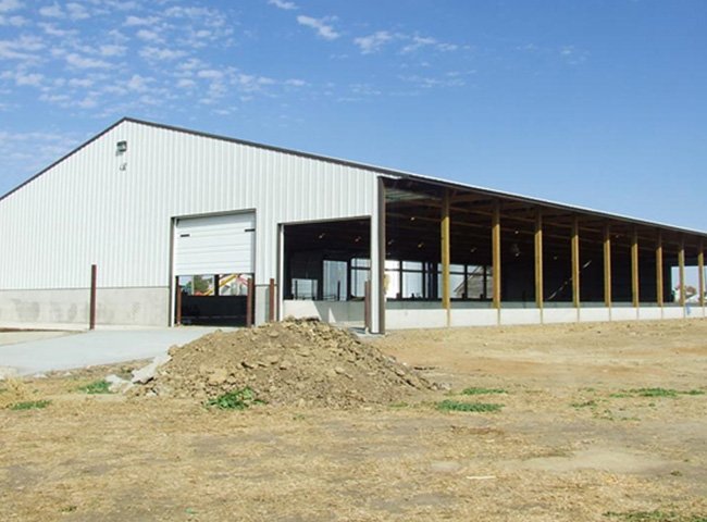Resilient cattle house structure
