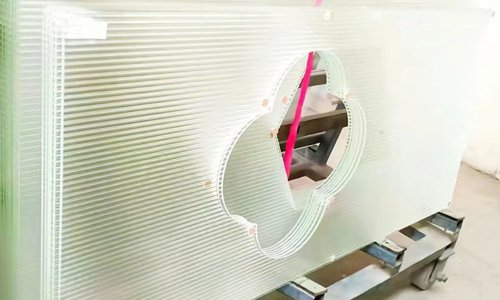 Vidrio laminado estampado