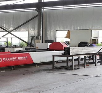 レーザーチューブ切断装置