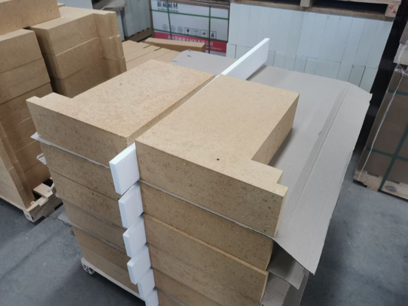 High porosity High alumina brick