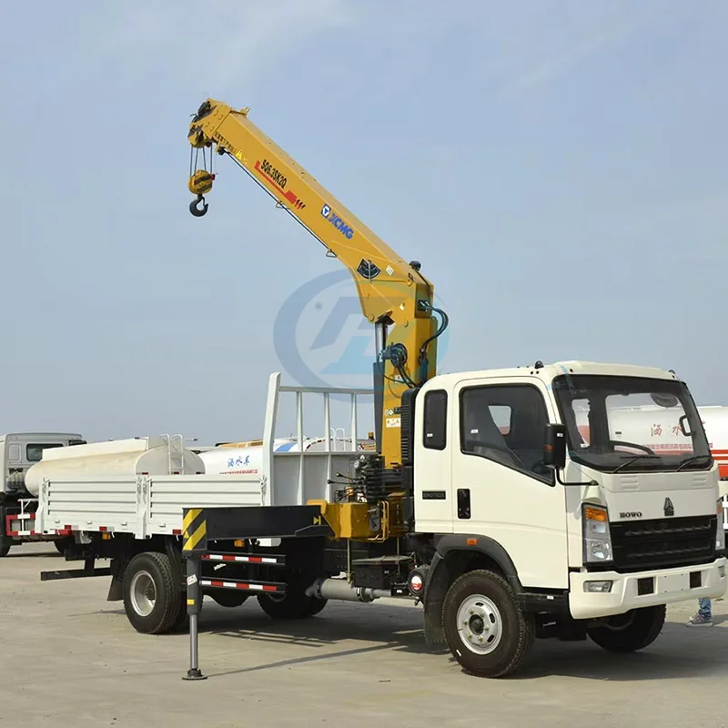 Camión ligero SINOTRUK HOWO 4X2 con grúa
