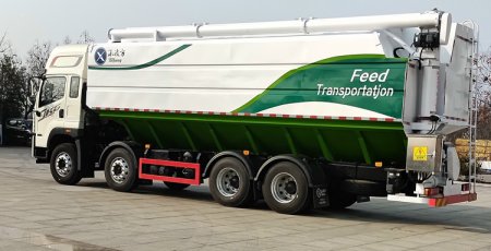 A bulk feed transport truck suitable for farms and feed fields