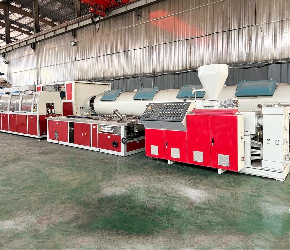 آلات بثق مقاطع بلاستيكية WPC PVC 65-132 مستعملة