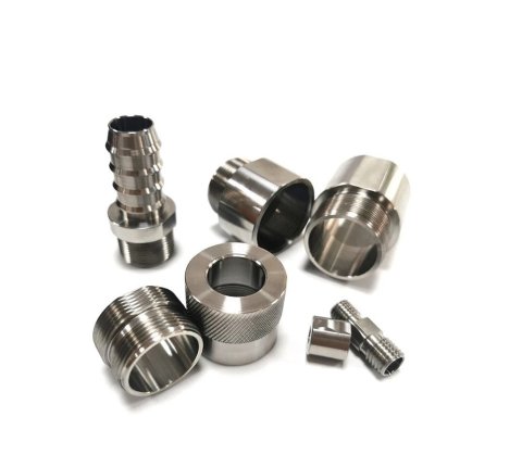 Pinos e porcas de aço inoxidável usinados em CNC