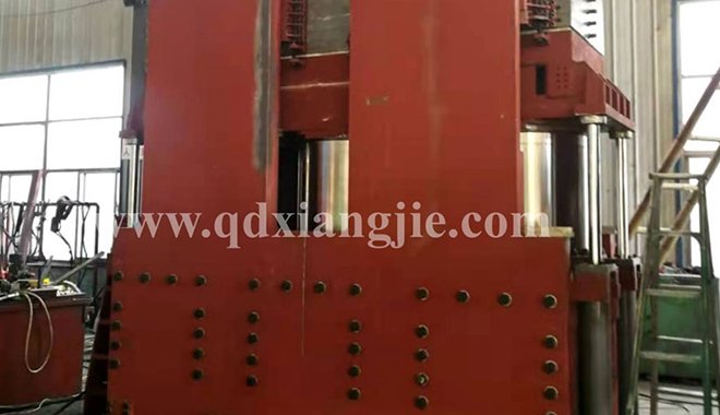 Qingdao Xiangjie signed a 915*3200/3500T side plate vulcanizing press with United States company