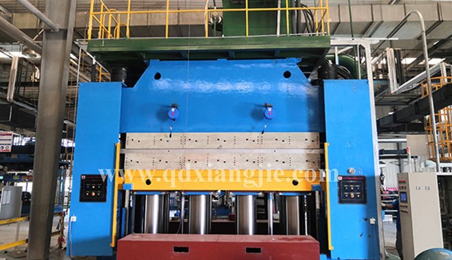 The 4000*1600*2/2000T vulcanizing press signed between Qingdao Xiangjie and Sweden Gislavi was successfully installed and commissioned