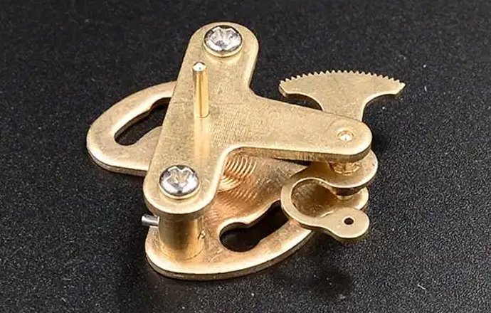 Which is better for the pressure gauge movement, copper or stainless steel?