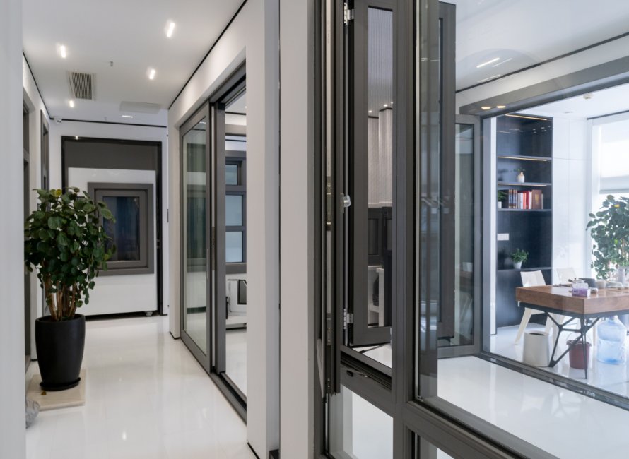 Profilés de portes et fenêtres en aluminium