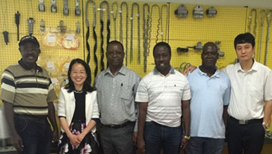 Kenya REA & KPLC nos visitan para una inspección final de la fábrica