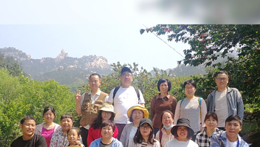 Qingdao Powtech staffs cherry picking activity (en inglés)
