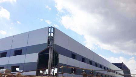 TALLER DE ACERO CON GRUA