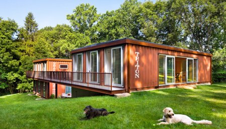 TINY SHIPPING CONTAINER