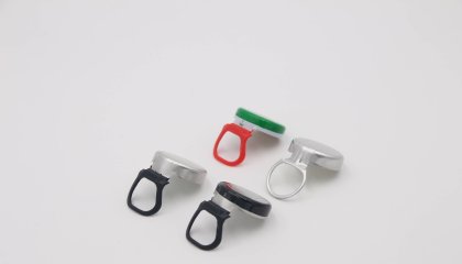 Maxi crown cap from Qingdao wonderfly international trade co.ltd