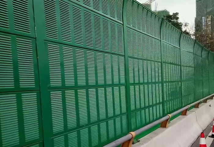 Barrière antibruit pour autoroute