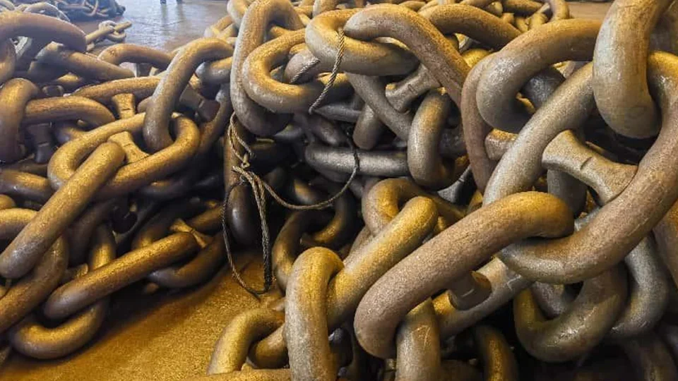  "Chain Brothers": Cadena de amarre y cadena de anclaje