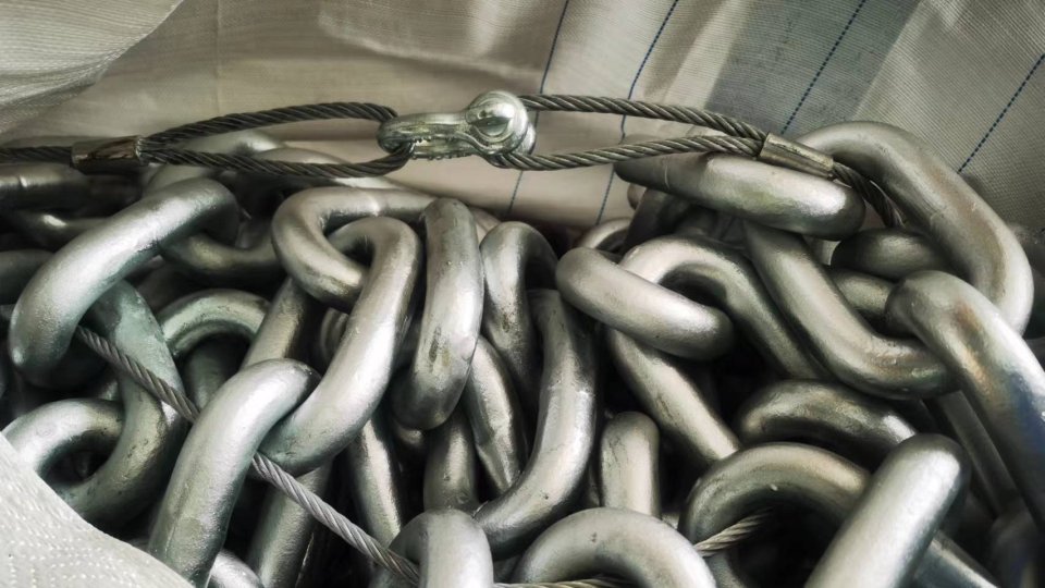 What are the advantages of hot-dip galvanizing the anchor chain surface?