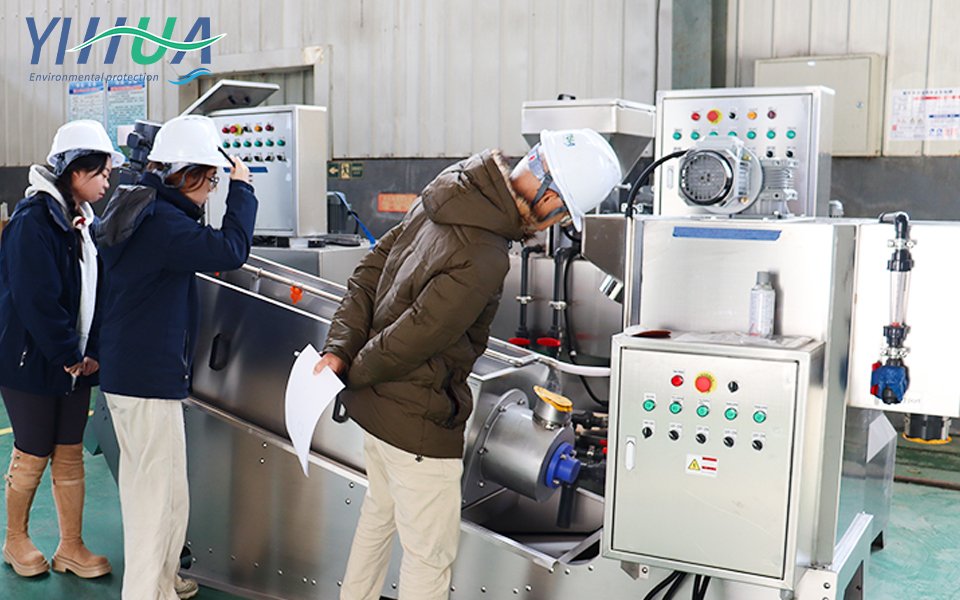 screw press sludge dewatering machine