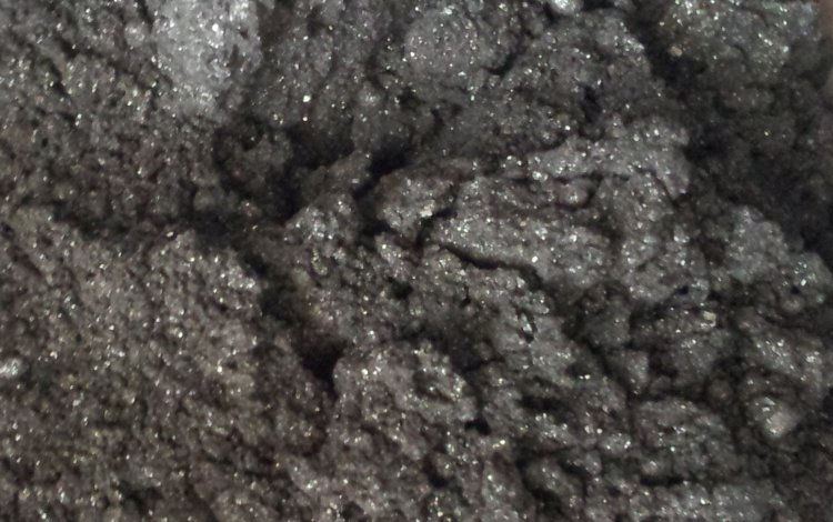 How Does Natural Flake Graphite Improve Thermal Shock Resistance in Refractory Materials?