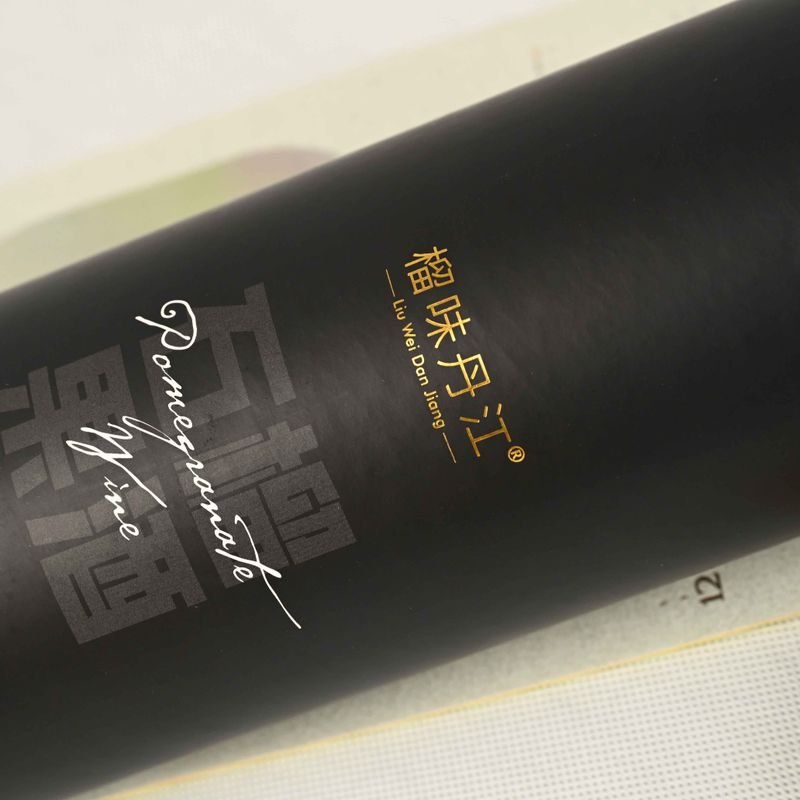 Sustainable wine packaging cylinder
