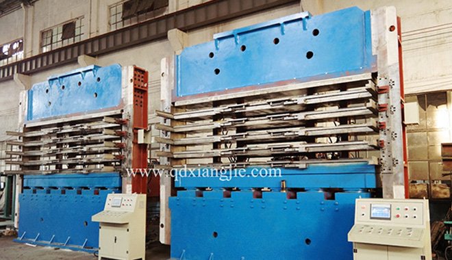 Qingdao Xiangjie signed XLB-Q4100*750*5/1500T tread vulcanizing machine with Turkey company