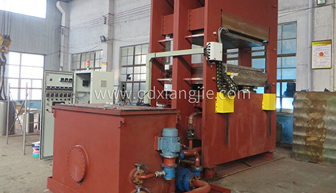 Control and development of information technology in plate vulcanizers