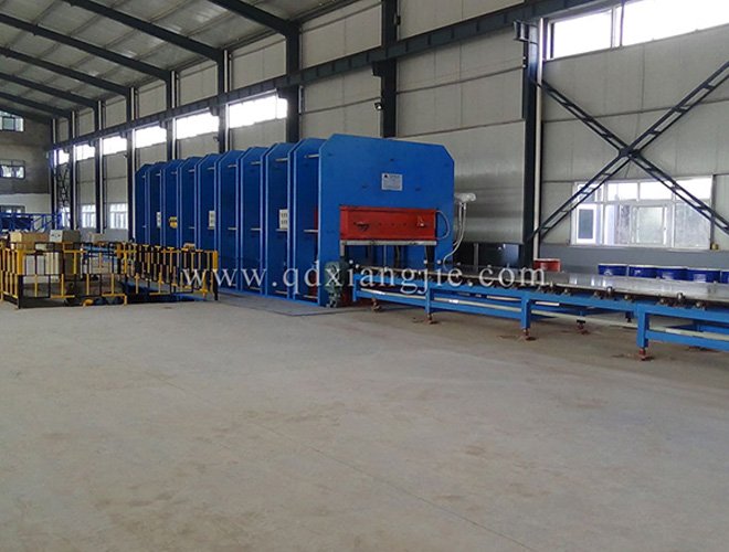 Tread frame vulcanizer