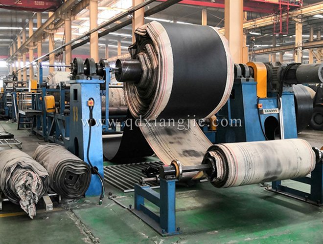 DCS(X)-1800 molding machine