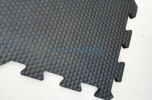 Interlocking cow mat