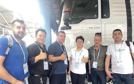 WoSheng salesman attended the Canton Fair to receive Kazakhstan customers