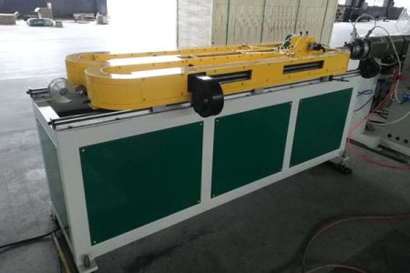 High speed single wall corrugated pipe machine