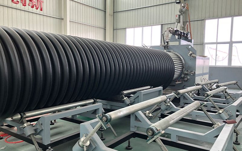 Hollow wall spiral drainge pipe machine