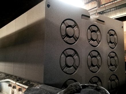 Fully automatic vertical production line for clay sand casting