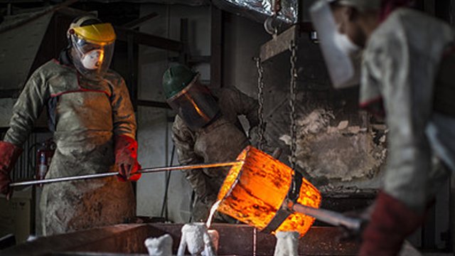 What is the difference between cast iron and cast steel?