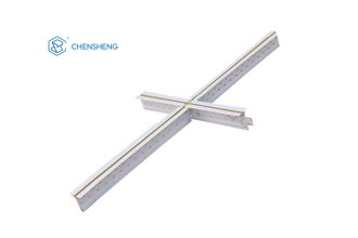 مستقيم من خلال خط أسود