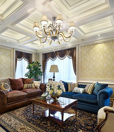 تتمتع المسامير المعدنية بالمزايا التالية