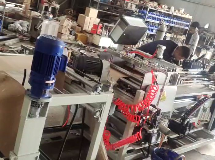 Parallel paper tube core making machine