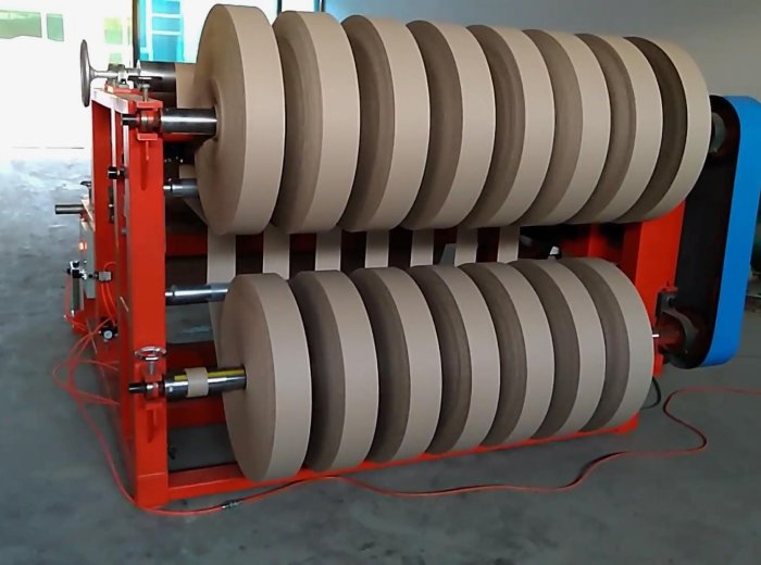 Kraft paper slitting machine