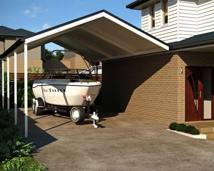 #_0000_Photo of a carport and a speed boat