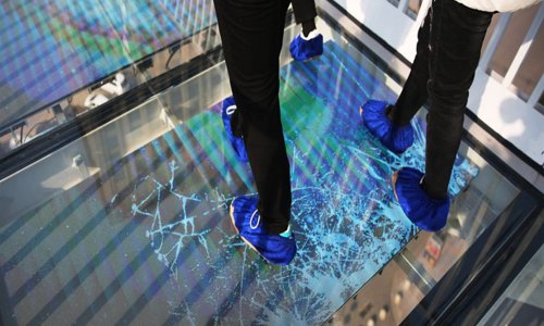 3D fake crackled effect walkway glass