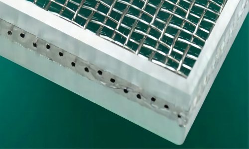 Metal wire laminated glass