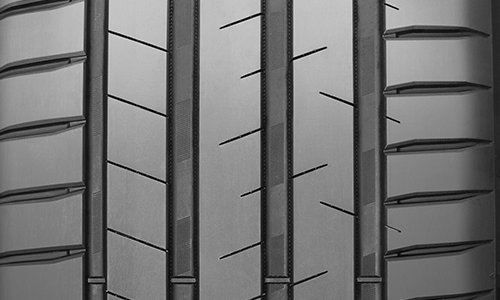 Superior performance inspires greater confidence and composure when driving on high-speed roads. 