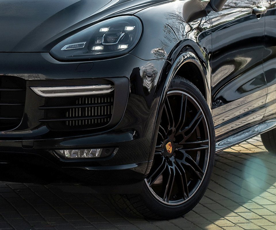 An urban SUV tire delivering excellent driving dynamics and serene ride comfort 