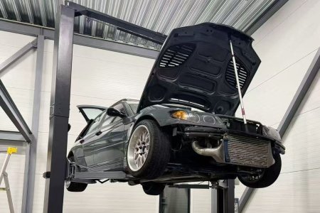 CLEAR FLOOR TWO POST CAR LIFT 