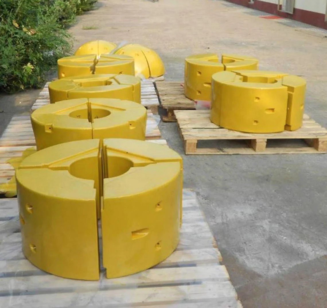 Main buoy of submerged buoy