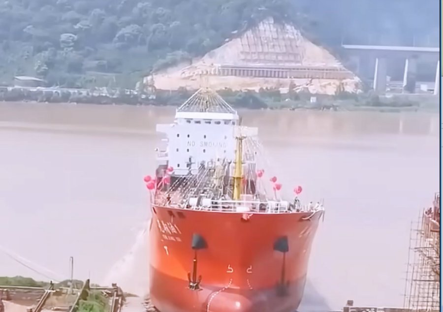 Breakthrough Achievement: Sino-German Collaboration Ensures Perfect 12,000-ton Vessel Launch via Airbags