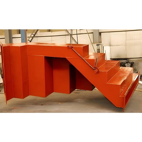 Wear-resistant chute for elevators