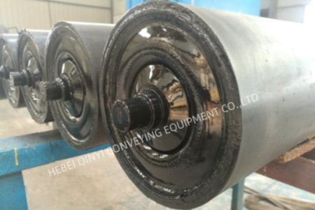 Wear-Resistant and Deviation-Proof Benchmark: Hebei Qinyi Rubber-Coated Idlers Roll Off the Production Line in Bulk, Empowering the Upgrade of Conveying Systems